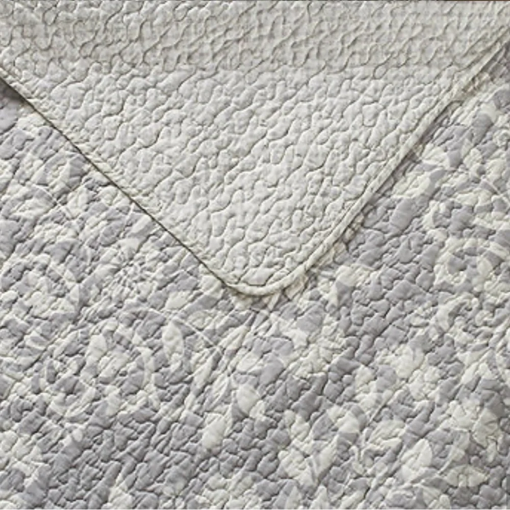 Laura Ashley Rowland Elegant Gray and White Full/Queen Quilt Set